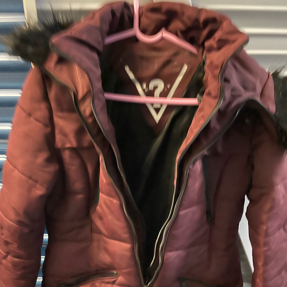 Burgundy Women’s MediumGUESS Coat.EXCELLENT CONDITION,NO NICKS,RIPS,TEARS,STAINS
